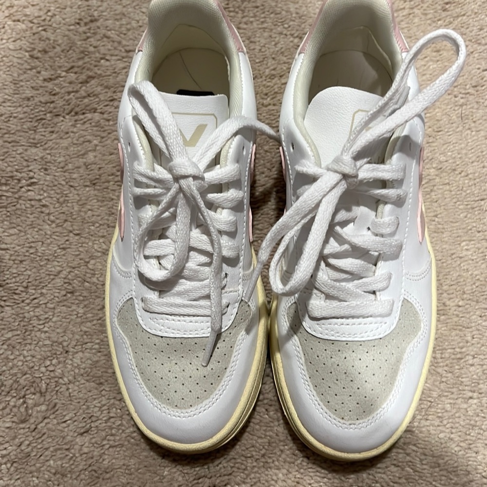 Veja sneaks